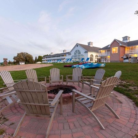 Baymont By Wyndham St. Ignace Lakefront Zewnętrze zdjęcie
