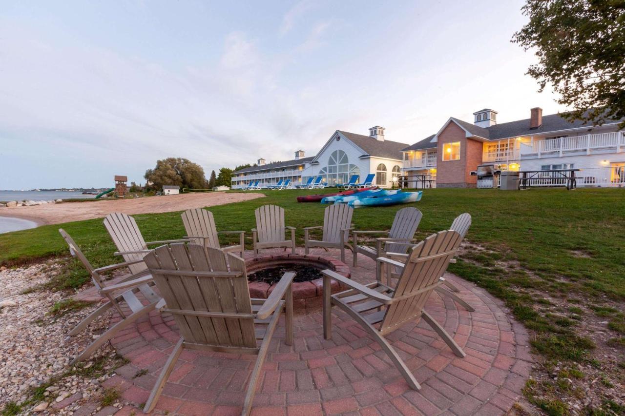 Baymont By Wyndham St. Ignace Lakefront Zewnętrze zdjęcie