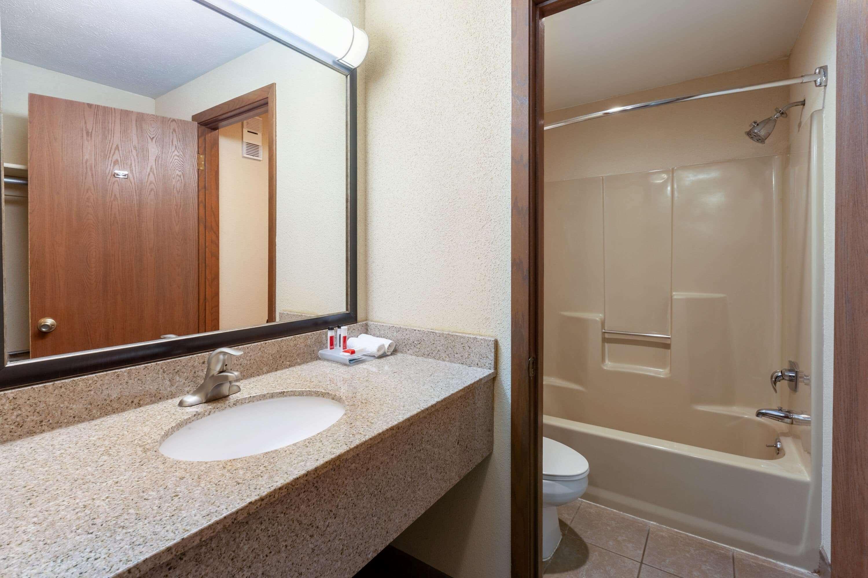 Baymont By Wyndham St. Ignace Lakefront Zewnętrze zdjęcie