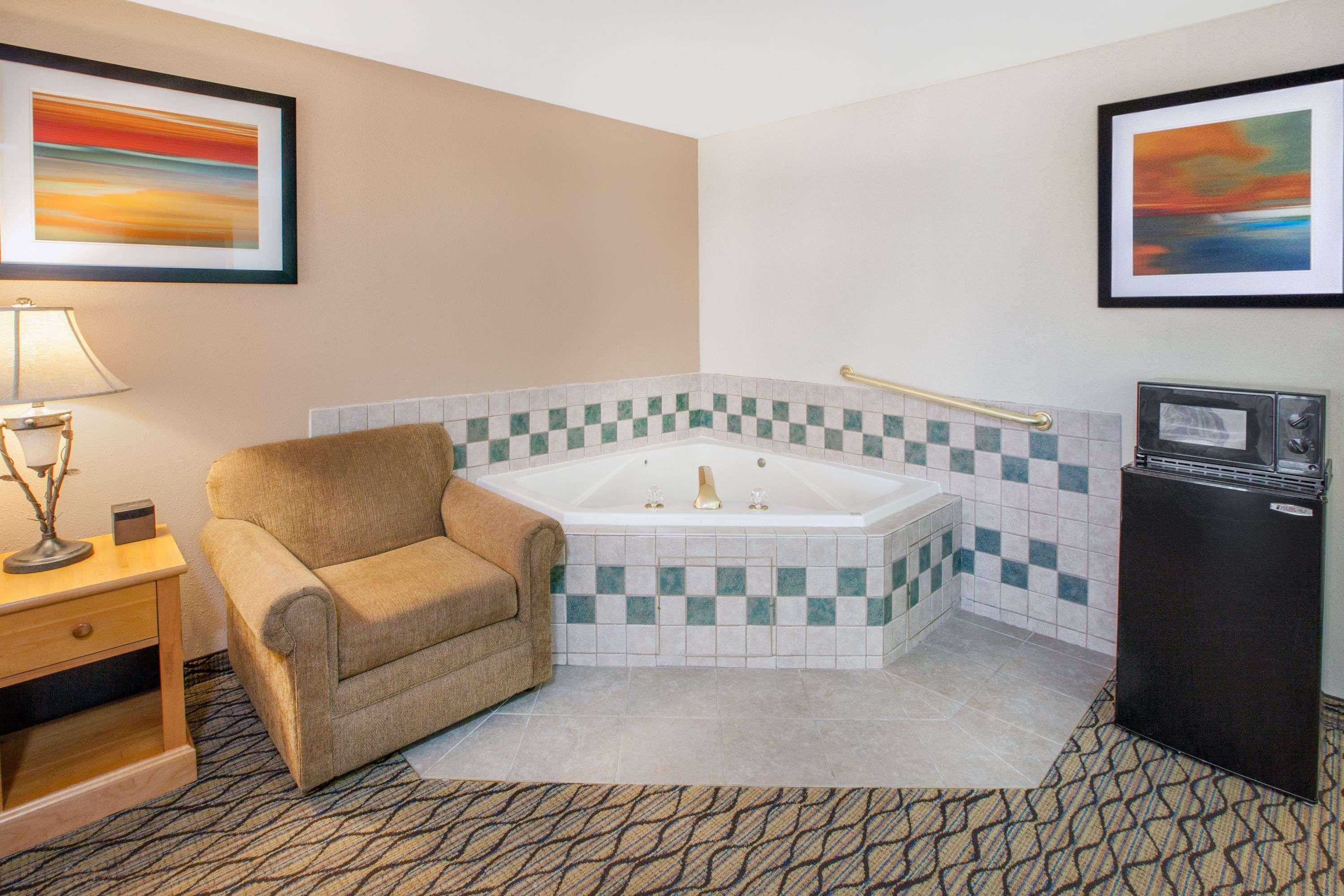 Baymont By Wyndham St. Ignace Lakefront Zewnętrze zdjęcie