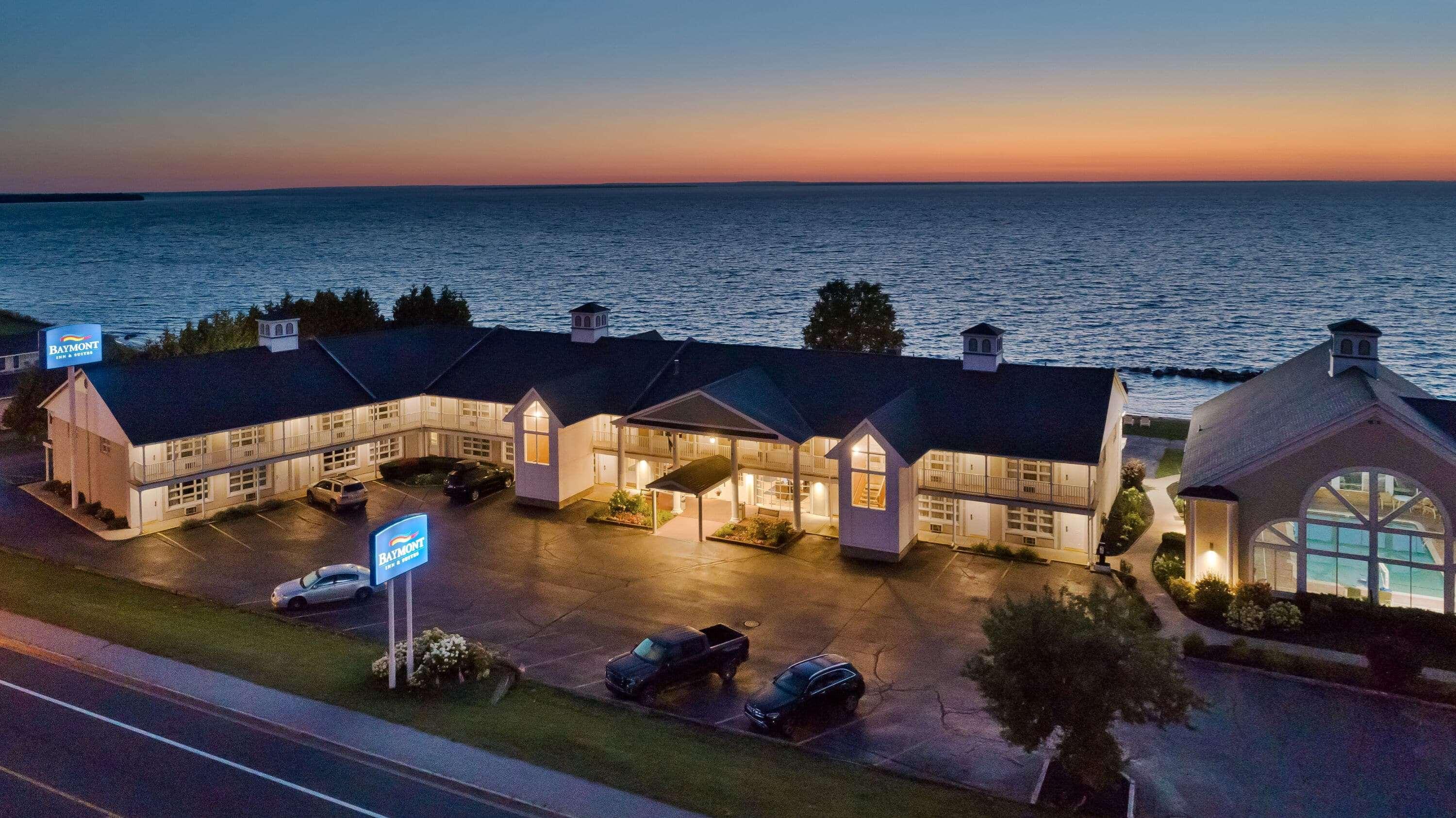 Baymont By Wyndham St. Ignace Lakefront Zewnętrze zdjęcie