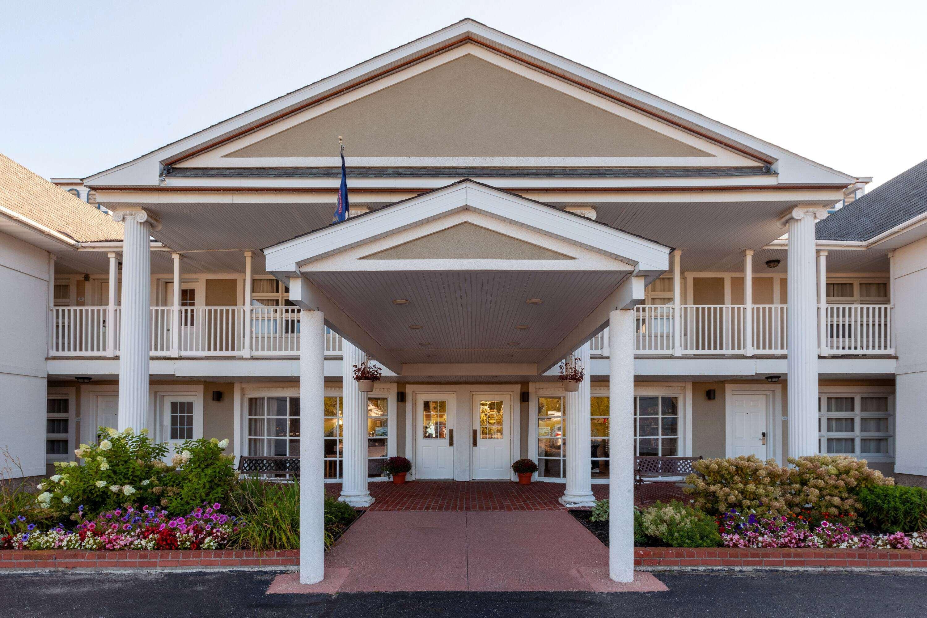 Baymont By Wyndham St. Ignace Lakefront Zewnętrze zdjęcie