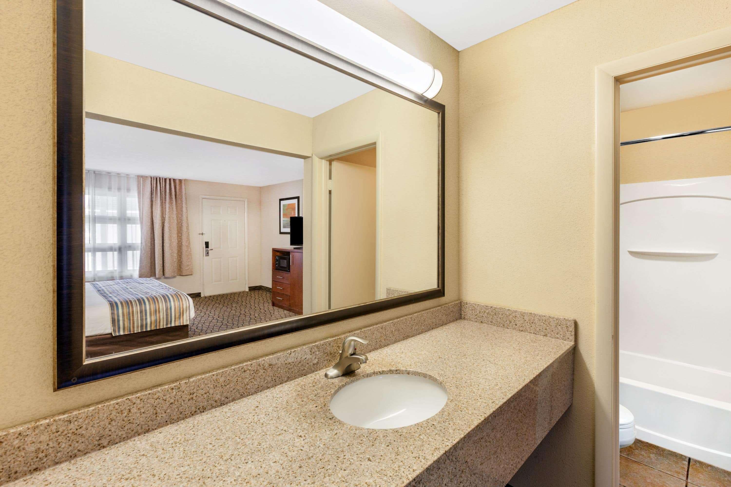 Baymont By Wyndham St. Ignace Lakefront Zewnętrze zdjęcie