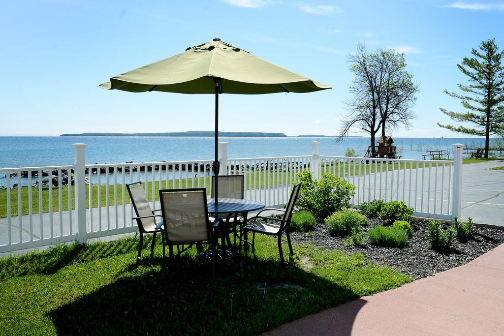 Baymont By Wyndham St. Ignace Lakefront Zewnętrze zdjęcie