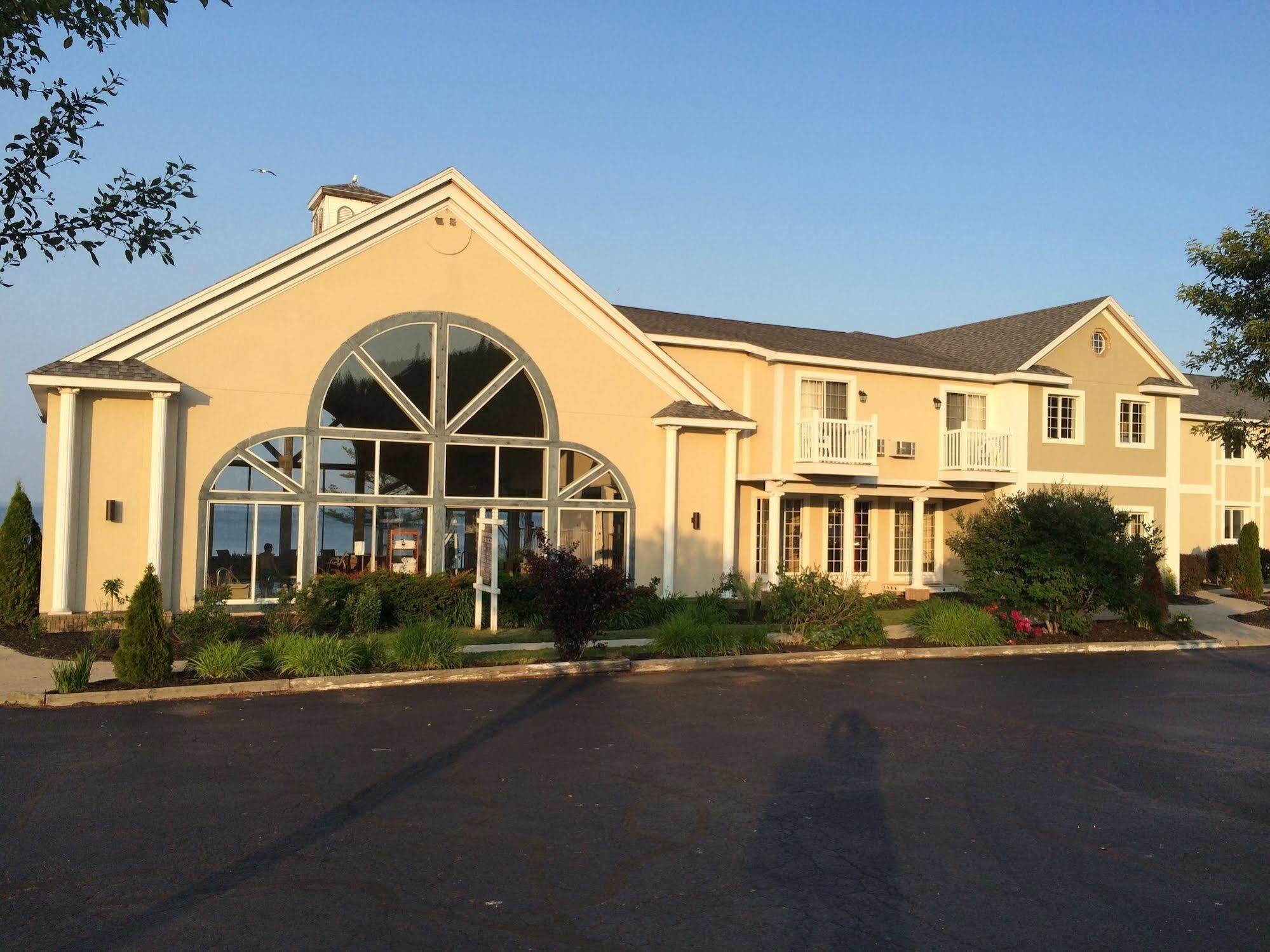Baymont By Wyndham St. Ignace Lakefront Zewnętrze zdjęcie