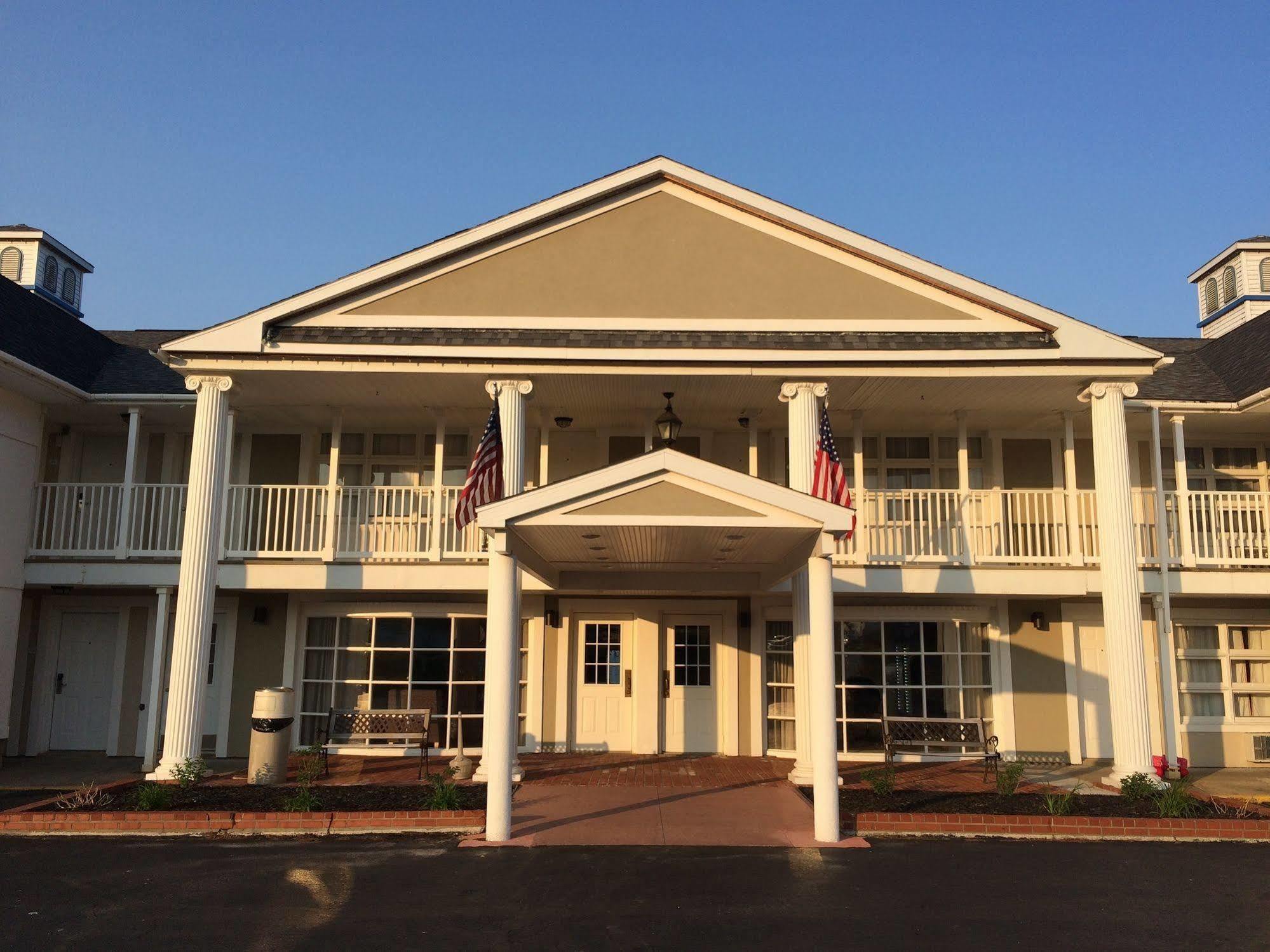 Baymont By Wyndham St. Ignace Lakefront Zewnętrze zdjęcie