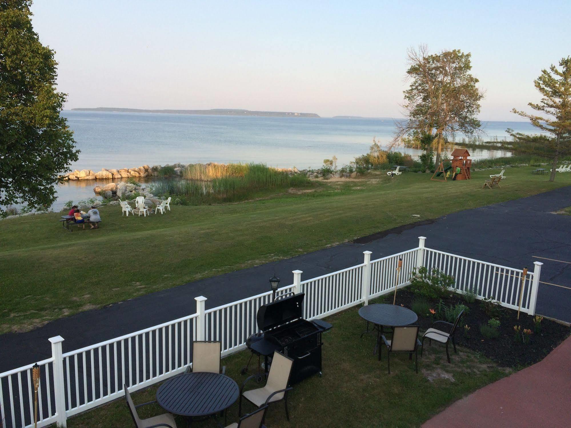 Baymont By Wyndham St. Ignace Lakefront Zewnętrze zdjęcie
