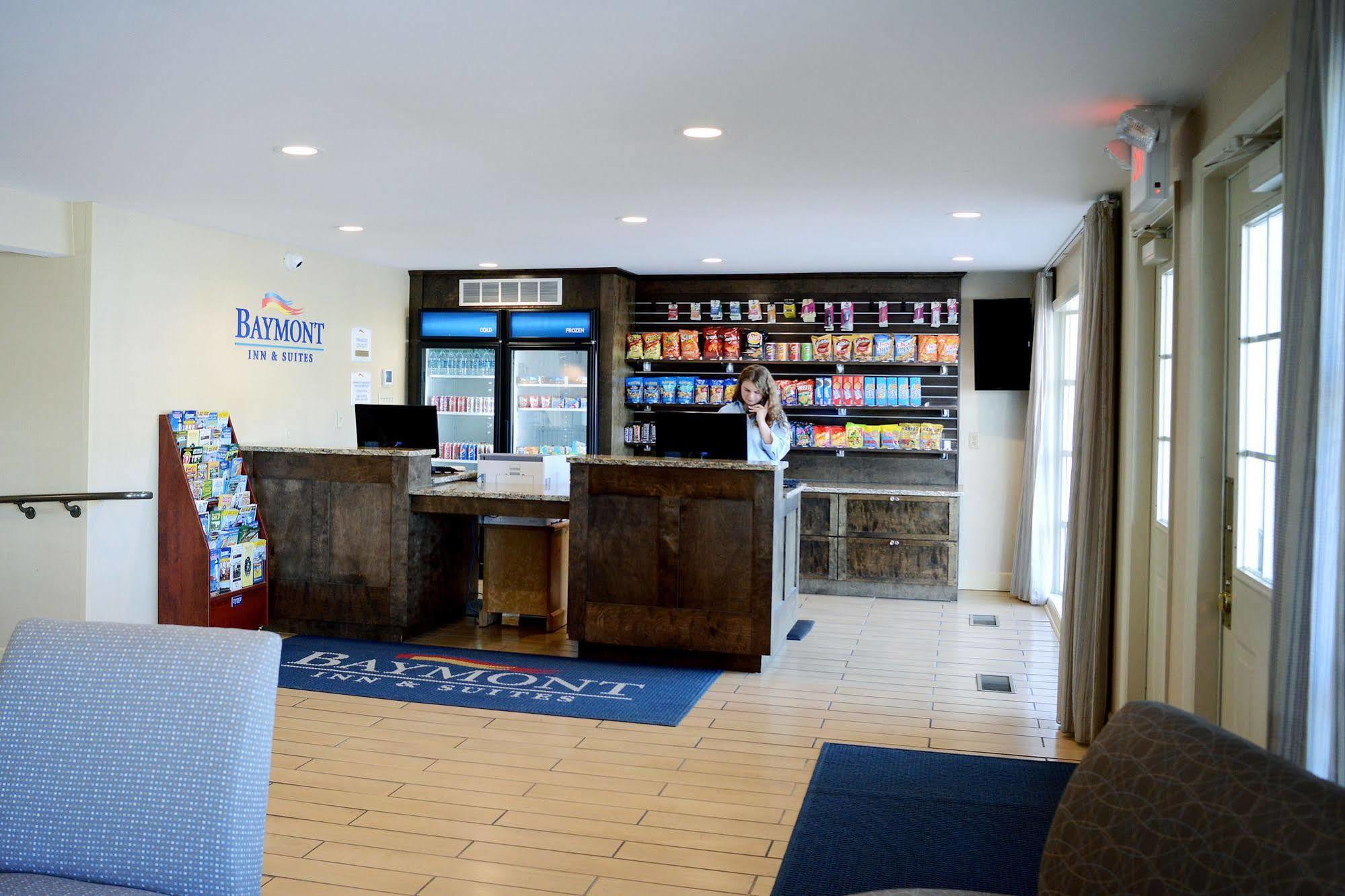 Baymont By Wyndham St. Ignace Lakefront Zewnętrze zdjęcie
