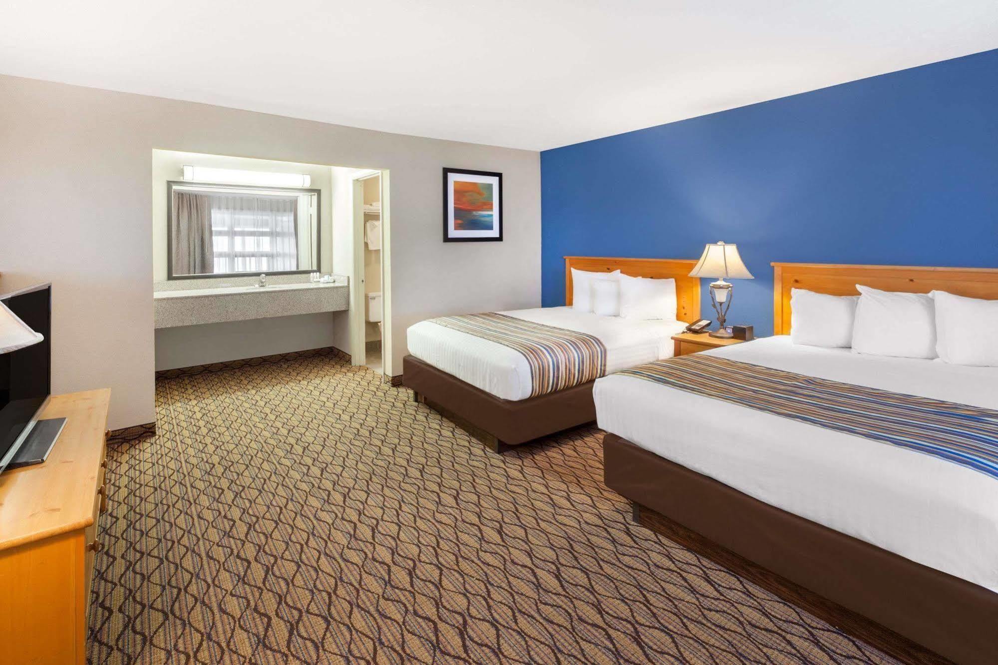 Baymont By Wyndham St. Ignace Lakefront Zewnętrze zdjęcie