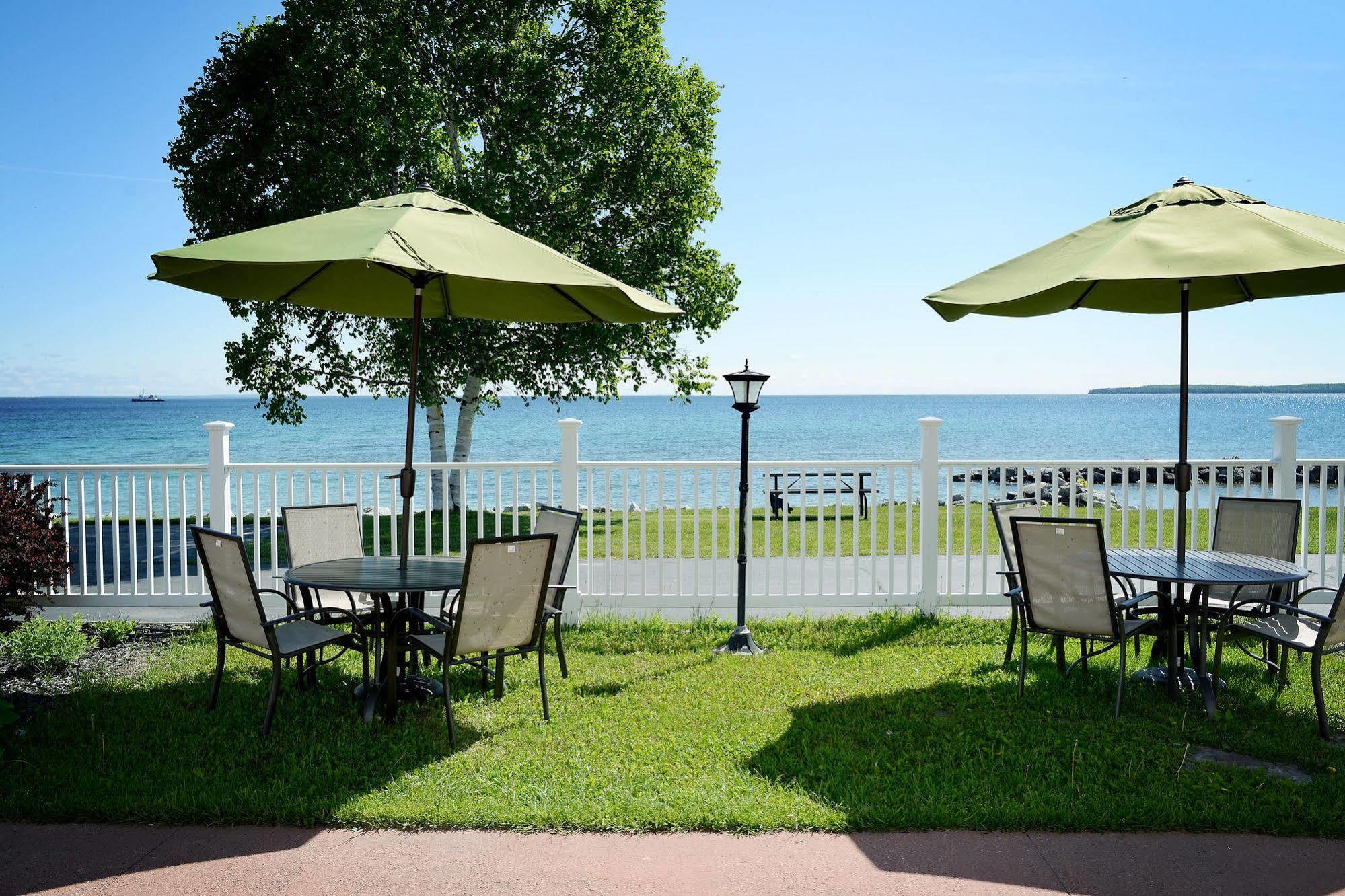 Baymont By Wyndham St. Ignace Lakefront Zewnętrze zdjęcie