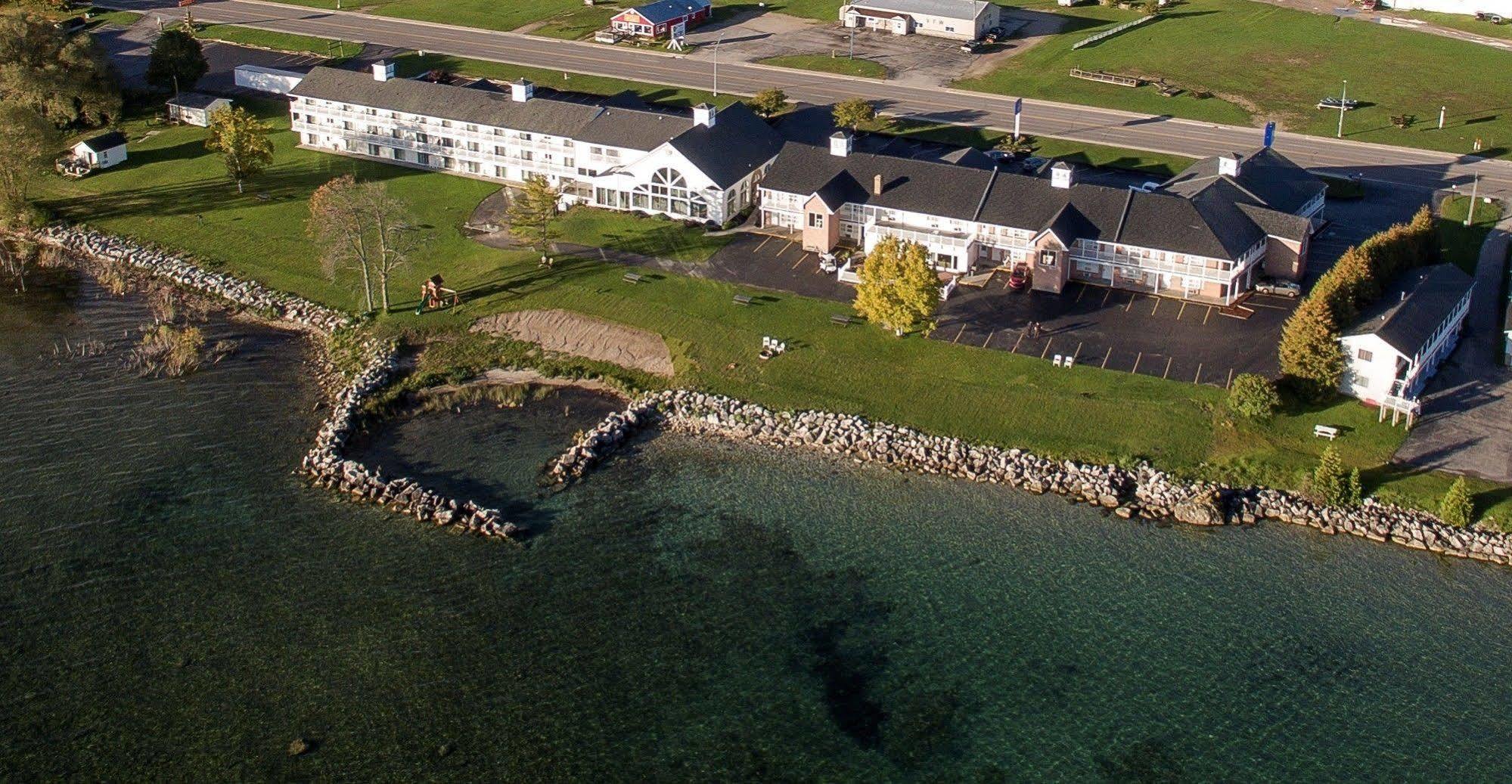 Baymont By Wyndham St. Ignace Lakefront Zewnętrze zdjęcie
