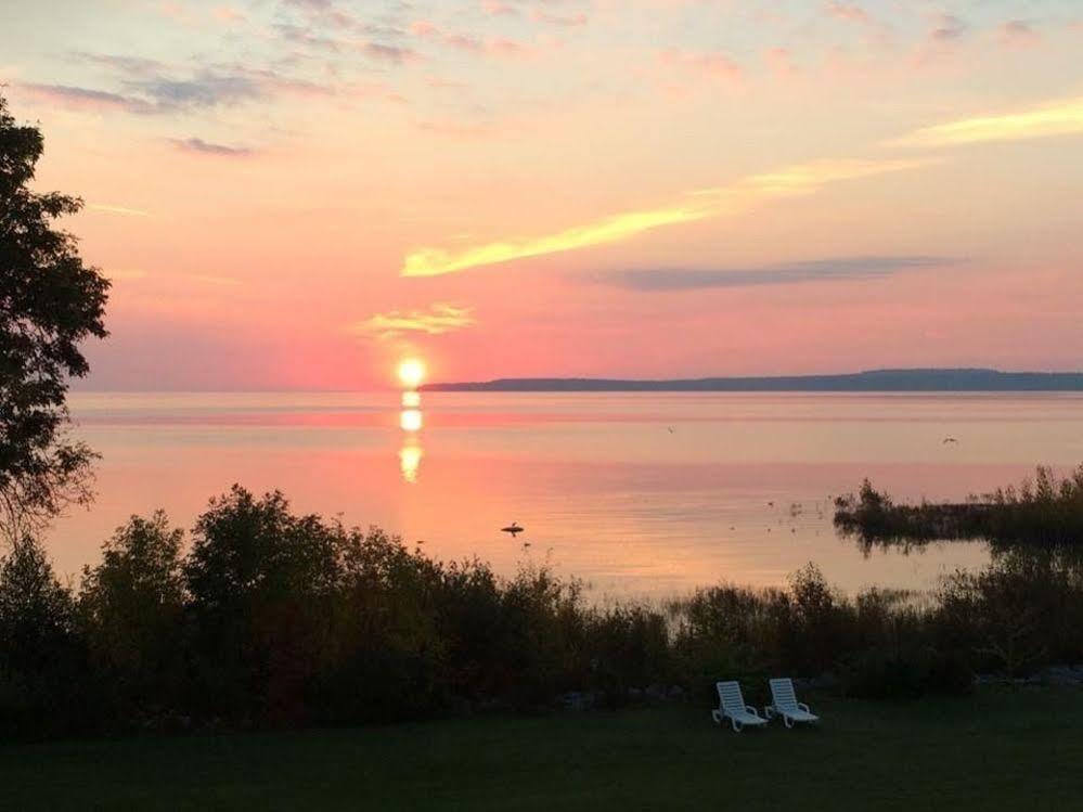 Baymont By Wyndham St. Ignace Lakefront Zewnętrze zdjęcie