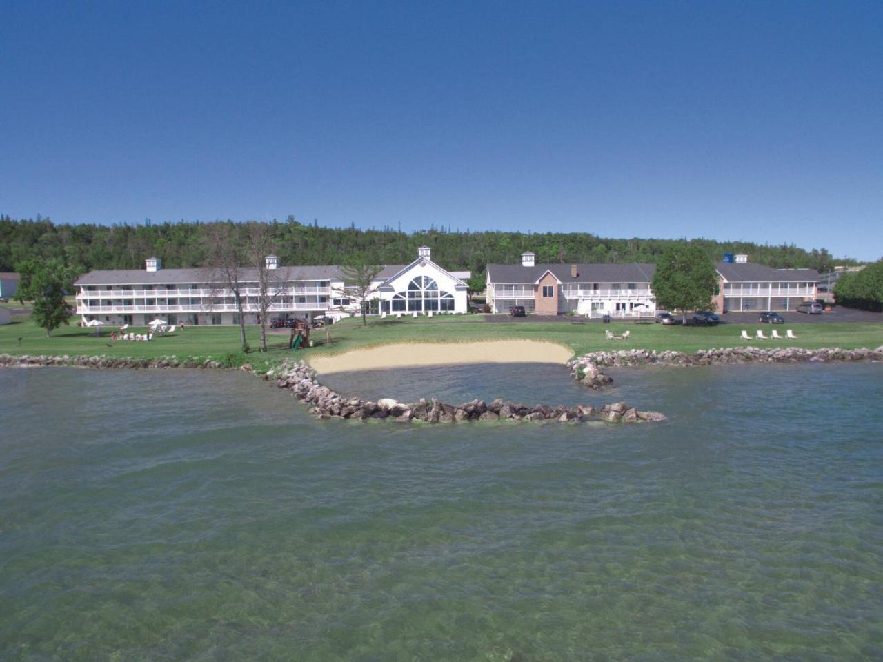 Baymont By Wyndham St. Ignace Lakefront Zewnętrze zdjęcie